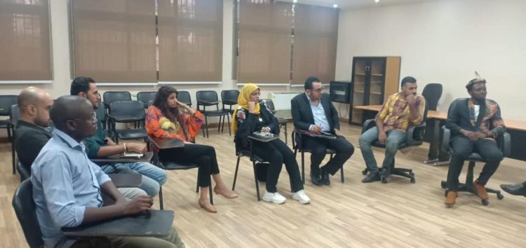 شباب المدرسة الافريقية ٢٠٦٣ و خريجى منحة ناصر للقيادة الافريقية يلتقون فى حلقة عمل عن الاتحاد الافريقى