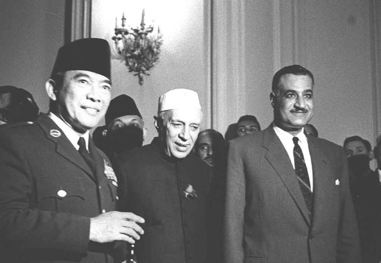 Jawaharlal Nehru " Mwanzilishi  wa Hindi ya kisasa"