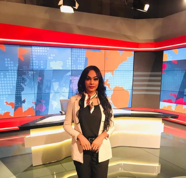 Reem Mamoun, graduada de Nasser Fellowship para Leadership Internacional, lidera la Pantalla Nacional de Televisión de Sudán como presentadora de telediario