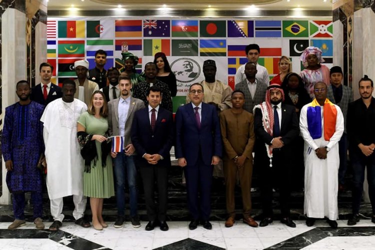 رعاية رئيس الجمهورية وحضور مهيب لدولة رئيس مجلس الوزراء .. ختام منحة ناصر للقيادة الدولية 