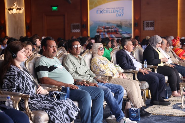 The Suez Canal Authority (SCA) received on Monday the participants of the Nasser fellowship