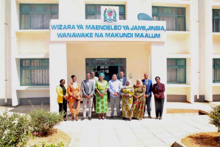 Nasser Fellowship graduate meets Tanzania's Minister of Community Development