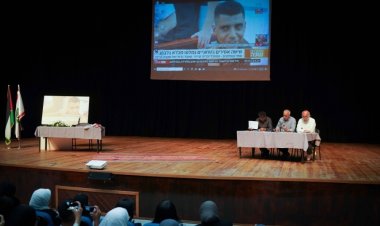 Joka lilililofungwa kwenye jukwaa..akijadili digrii ya Uzamili "Mwindaji na Joka : Mapambano ya uzoefu wa kipalestina1968-2018"