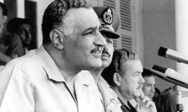 Discours du président Gamal Abdel Nasser célébrant la remise des diplômes d'un ‎nouveau groupe d'officiers du Collège militaire du Caire en 1995‎