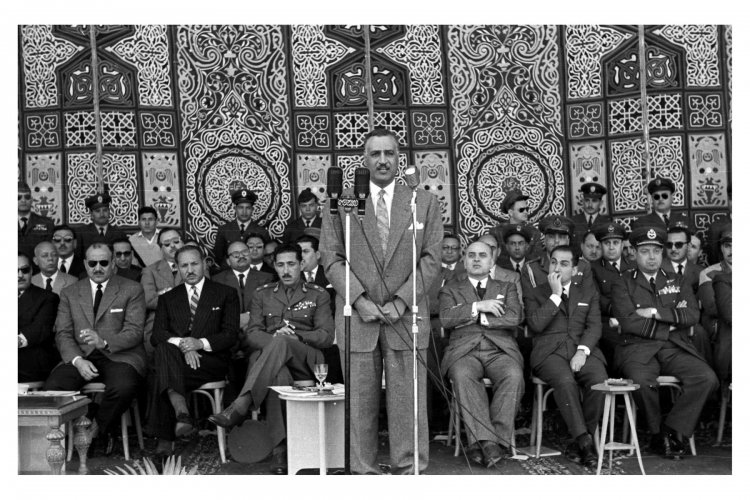 Discurso del presidente Gamel Abdel Nasser en la celebración de la graduación de un nuevo lote de la Facultad de Aviación en Belbis en 1955