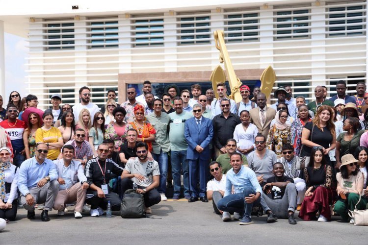"Délégations de jeunes" participant à la bourse Nasser pour le leadership international, organisée par l'Autorité du canal de Suez