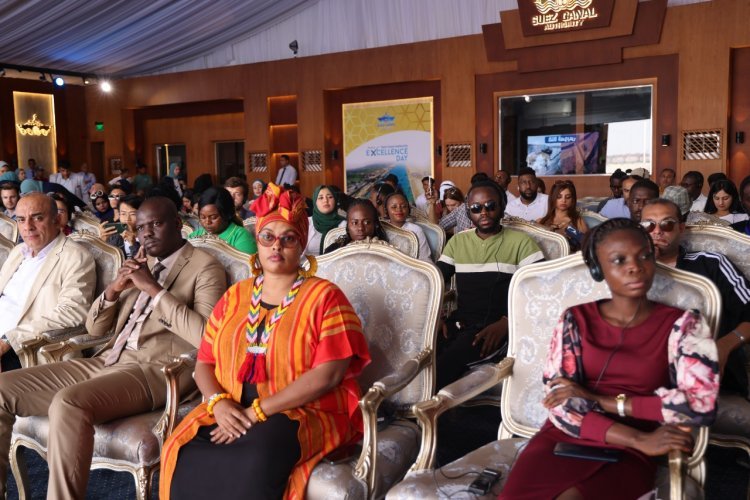 "Délégations de jeunes" participant à la bourse Nasser pour le leadership international, organisée par l'Autorité du canal de Suez
