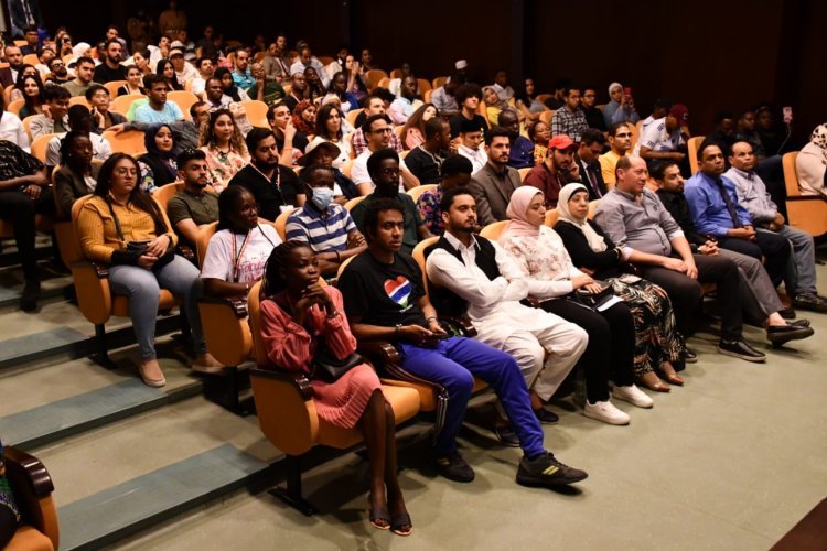 Des "délégations de jeunes" visitent le Musée national de la civilisation égyptienne dans le cadre des activités de la Bourse Nasser pour le leadership international
