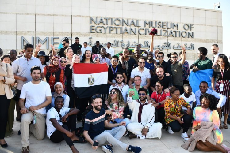 Des "délégations de jeunes" visitent le Musée national de la civilisation égyptienne dans le cadre des activités de la Bourse Nasser pour le leadership international