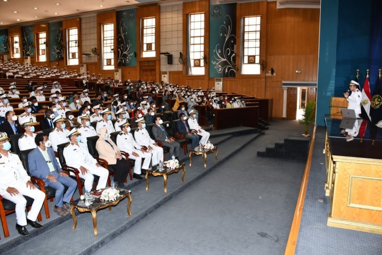 Le président de l'Académie de police" reçoit des délégations de jeunes participant à la bourse internationale de leadership Nasser
