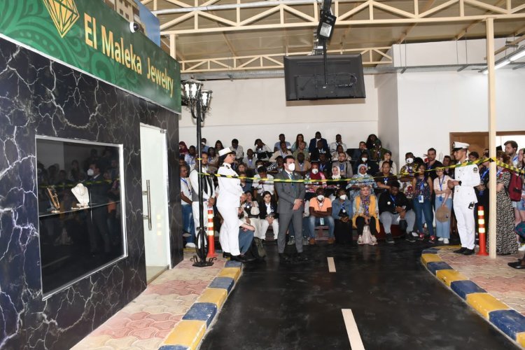 Le président de l'Académie de police" reçoit des délégations de jeunes participant à la bourse internationale de leadership Nasser