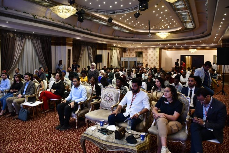 “Les principes et valeurs des médias et leur impact international” était le sujet de discussion du sixième jour de la bourse de Nasser pour le leadership international avec la présence du ministère