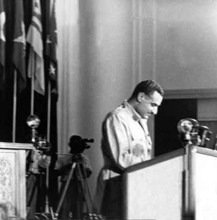 Discours du président Gamal Abdel Nasser lors de la séance de clôture de la ‎conférence de Bandung en 1955‎