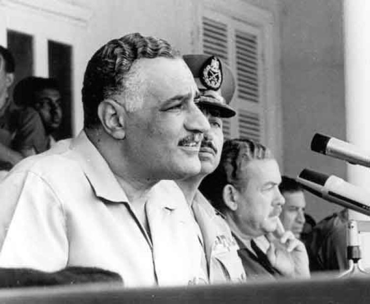 Discours du président Gamal Abdel Nasser célébrant la remise des diplômes d'un ‎nouveau groupe d'officiers du Collège militaire du Caire en 1995‎