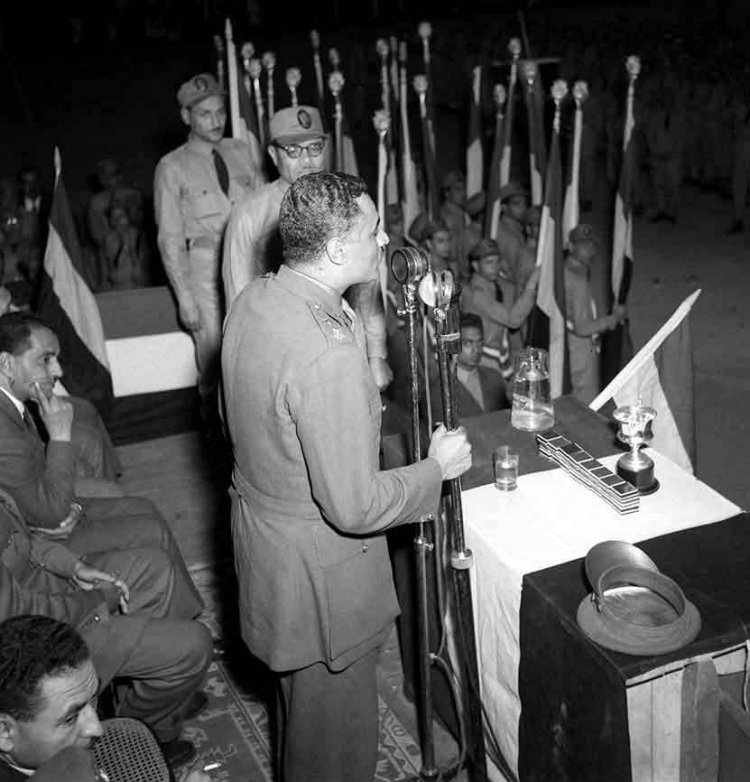 Discours du président Gamal Abdel Nasser lors d'une conférence des enseignants à ‎l'occasion de la célébration de la Journée de l'évacuation et de la signature de l'accord ‎en ‎‏1945‏