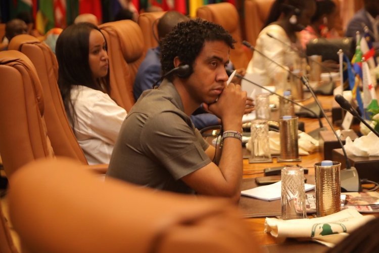 "Ghazaly", hablando en la Primera Conferencia Consultiva Anual de Jóvenes Líderes de Marruecos