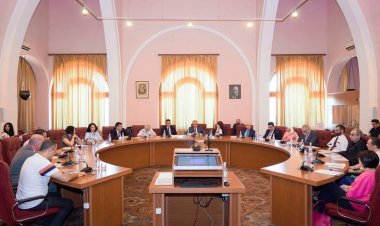 خريج منحة ناصر للقيادة الدولية يشارك في مؤتمر"الدول العربية بالخليج والجاليات الأرمنية"