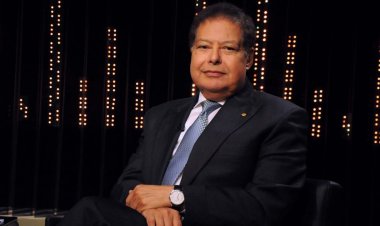 الدكتور أحمد زويل  أول عالم مصري يفوز بجائزة نوبل في الكيمياء