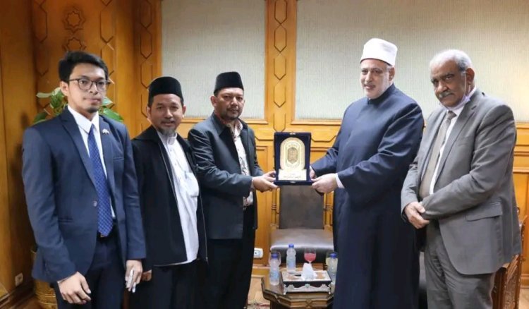Tailandés "Anas Ha'mi", graduado de Nasser Fellowship para Leadership Internacional, traductor oficial del Al-Azhar Al-Sharif