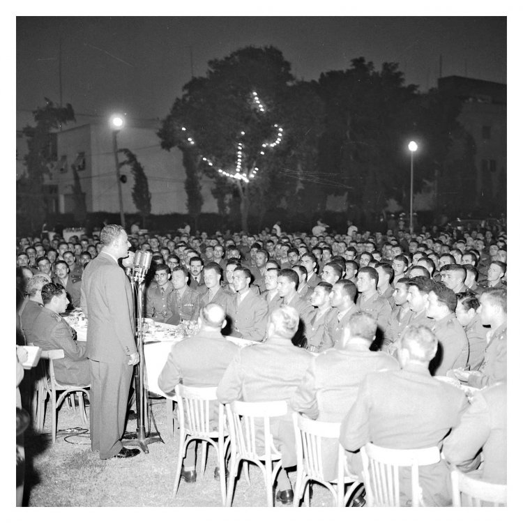 أشعر اليوم وأنا أقف بينكم فى هذا المعهد أن مصر تمر بنقطة تحول فى تاريخها الحديث