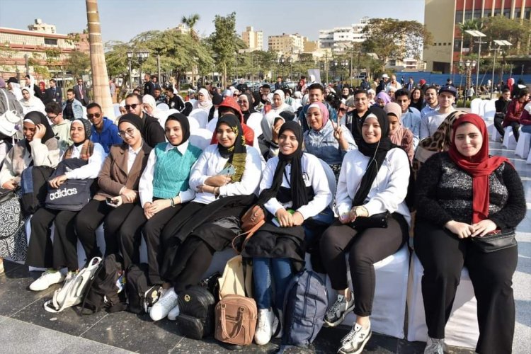 Coïncidant avec la Journée internationale de la langue arabe .. L’Université Ain Shams honore une membre du mouvement de jeunesse Nasser