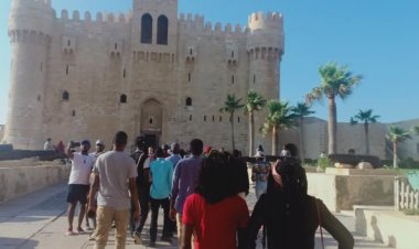 Une visite touristique du château de Quitbay et du club de chasse de la jeunesse de  « la bourse de Nasser pour le leadership africain »