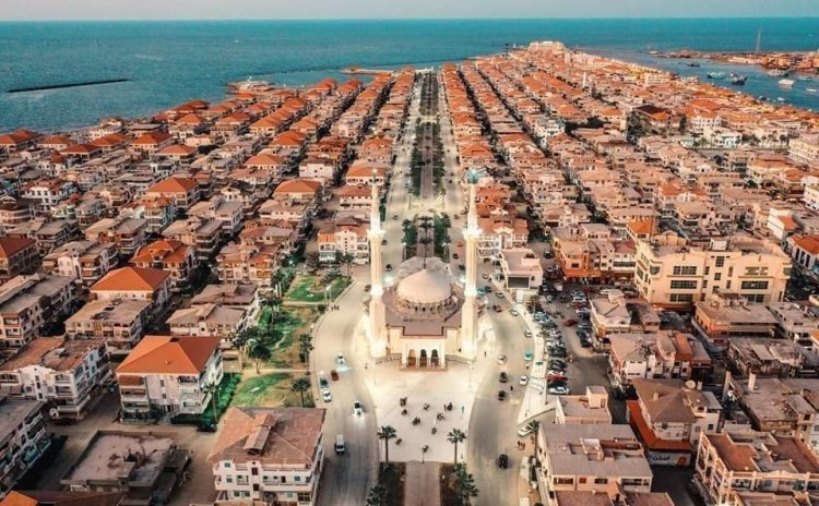 Damiette où la Méditerranée conflue du Nil