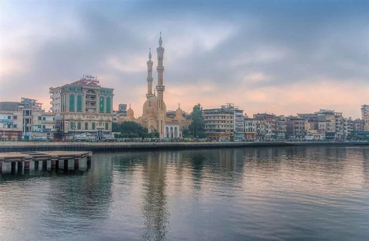 Damiette où la Méditerranée conflue du Nil