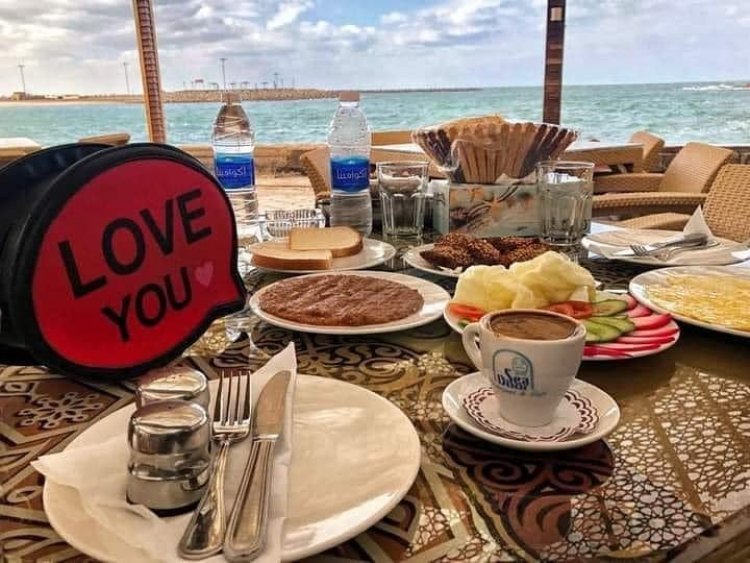 Damiette où la Méditerranée conflue du Nil