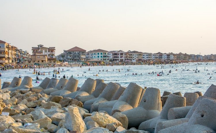 Damiette où la Méditerranée conflue du Nil