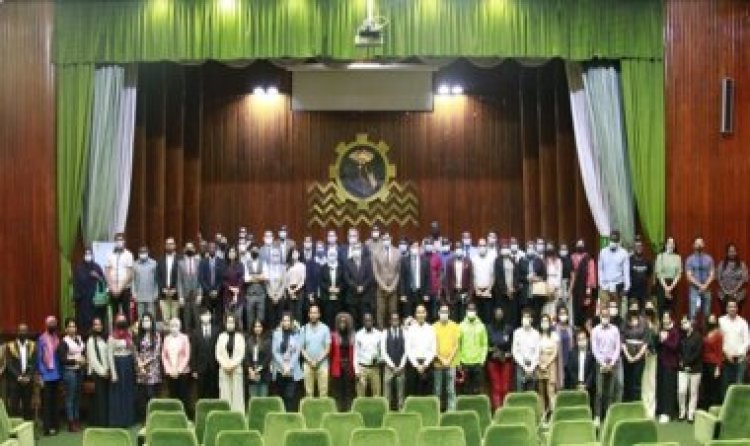 Des jeunes de la bourse de Nasser pour le leadership international en visite au Ministère des Ressources en Eau et de l'irrigation
