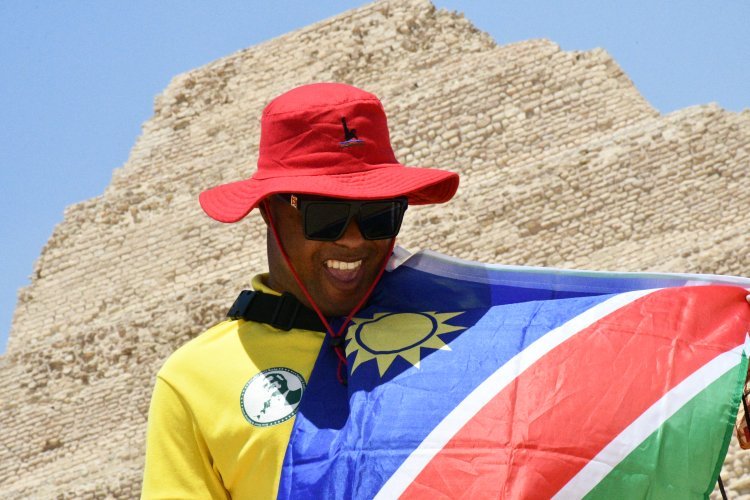 Los jóvenes de Nasser Fellowship para Leadership Internacional visitan las pirámides de Giza y Saqara