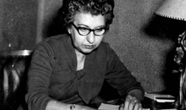 Dr Suhair Al Qalamawi la Dame de livre et la première femme égyptienne qui a obtenue un doctorat