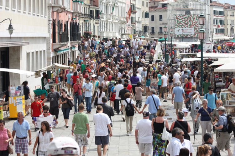 الدكتور سعيد البطوطي يكتب: السياحة المفرطة Overtourism