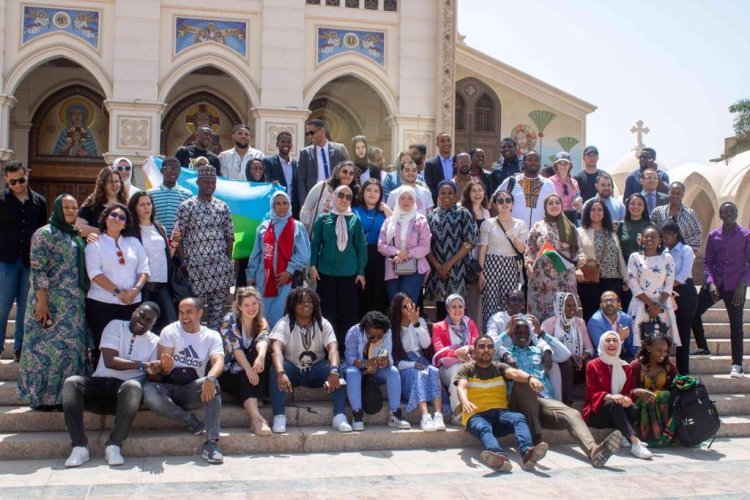 Les délégations des jeunes de la bourse Nasser pour le leadership international ont visité la cathédrale d'Abbasiyah