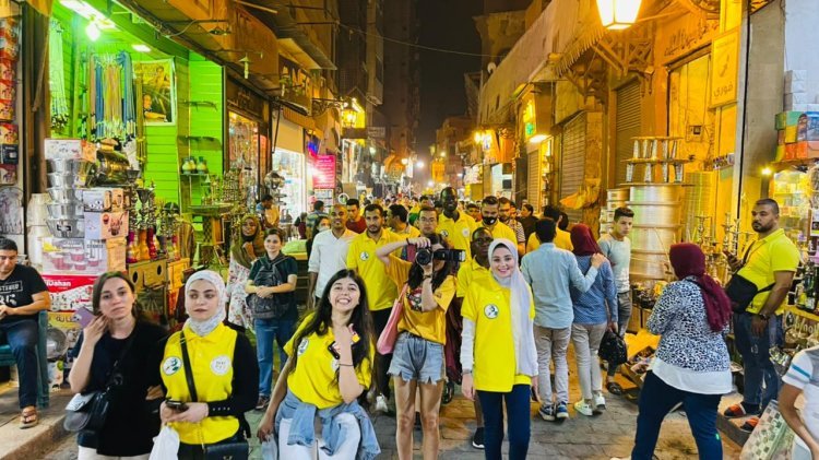 Nasser Fellowship para leadership Internacional ” organiza un recorrido por Al-Hussein y Khan Al-Khalili al término de las actividades del noveno día del Fellowship