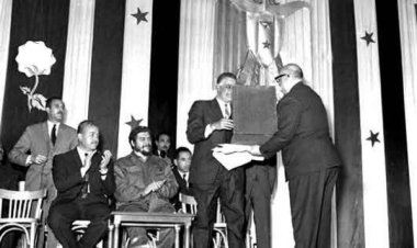 Abdel Nasser na Guevara Walihutubia Mbele ya Maelfu ya Watu kwenye Mkutano Maarufu Huko Mji wa Shebin Al-Kom