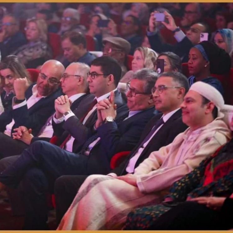 Graduado de  Nasser, Younes Aouin, presentante de las celebraciones culturales en el Reino de Marruecos