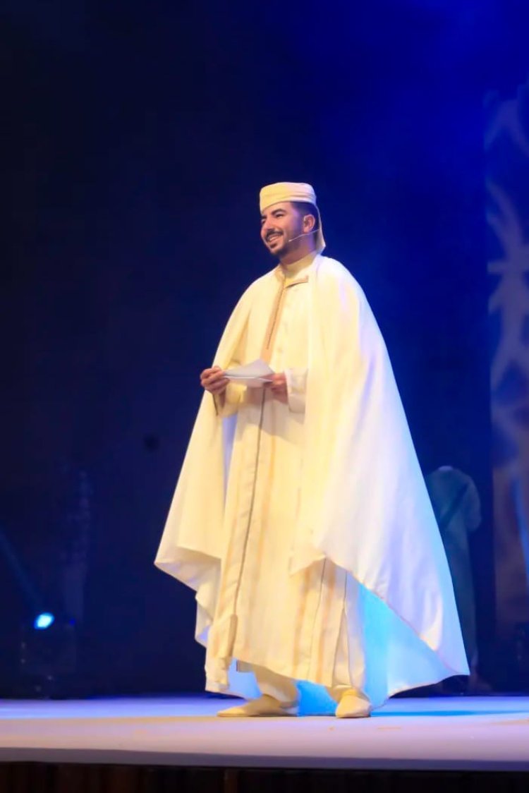 Graduado de  Nasser, Younes Aouin, presentante de las celebraciones culturales en el Reino de Marruecos