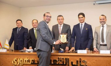 حزب الشعب الجمهوري يُكرّم "أحمد نجم" خريج منحة ناصر للقيادة الدولية