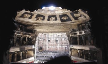 Ukumbi wa Michezo wa Zamani na wa kisasa