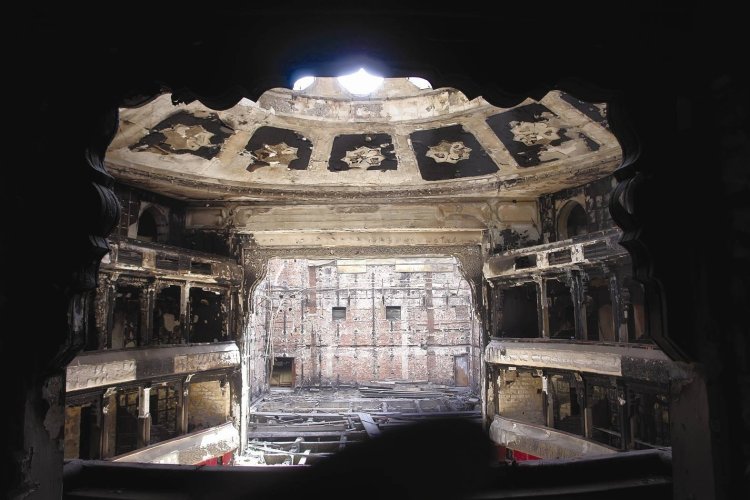 Ukumbi wa Michezo wa Zamani na wa kisasa