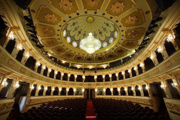 Ukumbi wa Michezo wa Zamani na wa kisasa