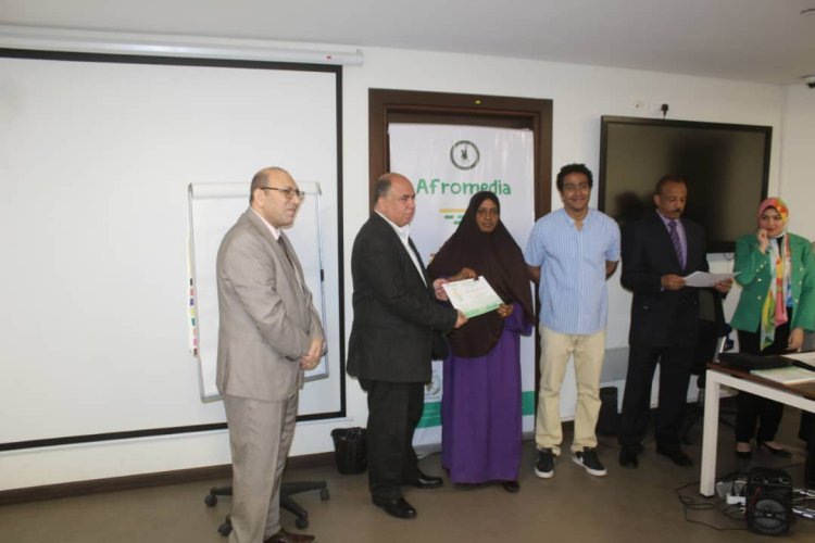 Celebrando el aniversario nº61 de la fundación de la Unión Africana… la clausura del curso de Hazem Abdel Wahab para periodistas y comunicadores africanos