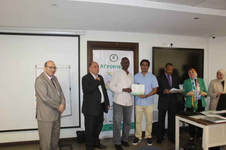 Celebrando el aniversario nº61 de la fundación de la Unión Africana… la clausura del curso de Hazem Abdel Wahab para periodistas y comunicadores africanos