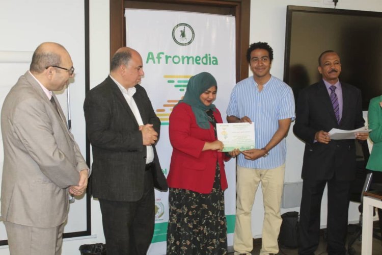 Celebrando el aniversario nº61 de la fundación de la Unión Africana… la clausura del curso de Hazem Abdel Wahab para periodistas y comunicadores africanos