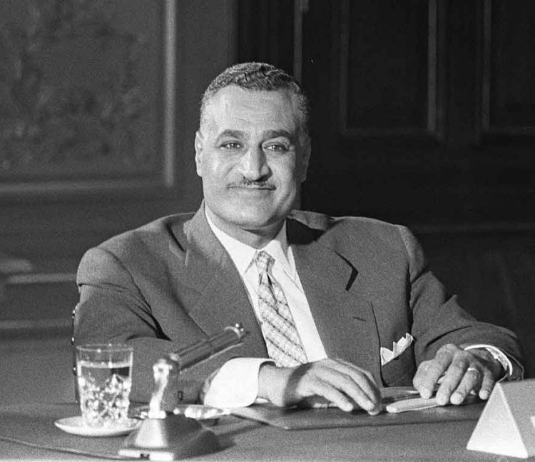 Le commerce de l'Égypte avec le bloc de l'Est s'est considérablement élargi, et il ne fait aucun doute que l'Occident a commis une erreur en gelant les avoirs égyptiens