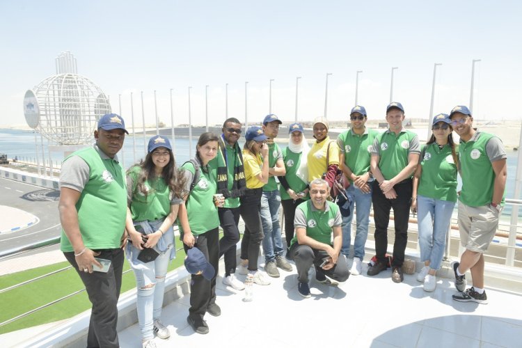 Sous le titre "Canal de Suez, artère vitale"... Le président de l'autorité du canal de Suez accueille la délégation de la bourse Nasser pour le leadership international