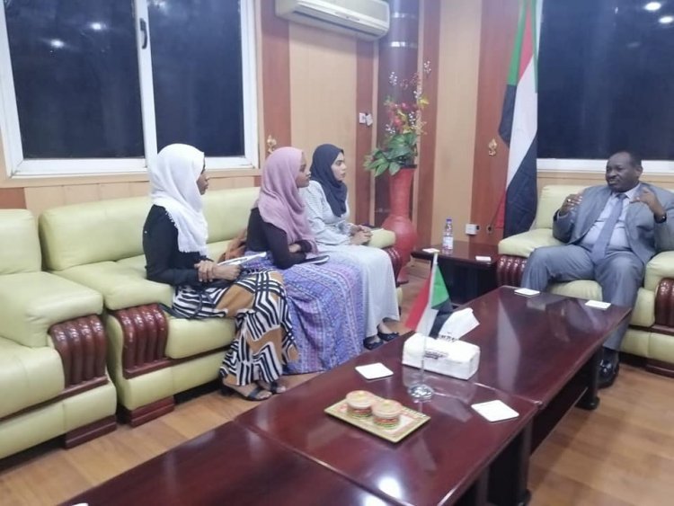 Waziri wa Vijana na Michezo wa Jamhuri ya Sudan akutana na wahitimu wa Udhamini wa Nasser kwa Uongozi wa Kimataifa