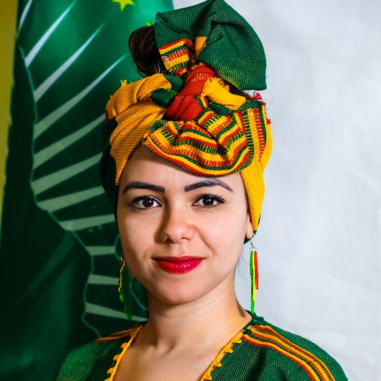 Aya Chebbi: Mwanaharakati wa Tunisia Anayeongoza Sauti za Vijana na Wanawake Barani Afrika